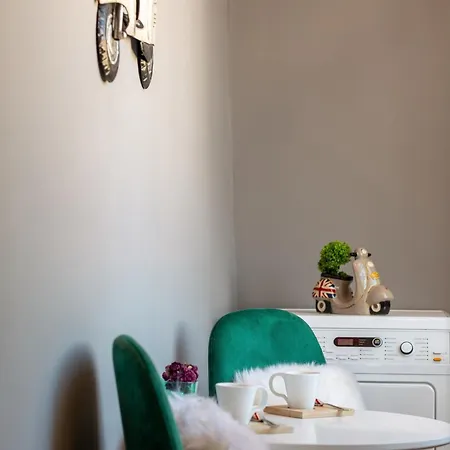 Location & Style Vespa In The Heart Of Apartment